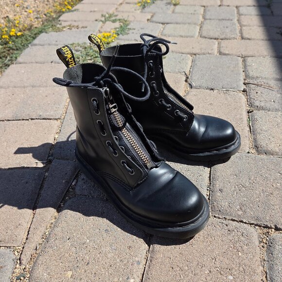 Sz 7 (UK 5) Dr. Martens Black "Jameson" Leather Zipper Boots LIKE NEW - Picture 1 of 10